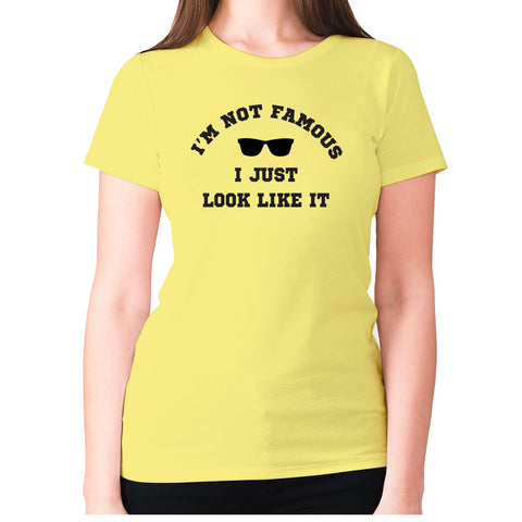 I'm not famous, I just look like it - women's premium t-shirt - Graphic Gear