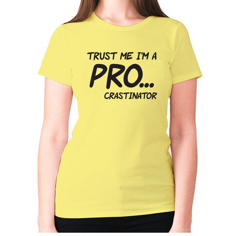 Trust me I'm a pro... crastinator - women's premium t-shirt - Graphic Gear